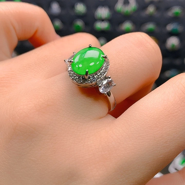 翡翠未镶嵌颈饰戒指