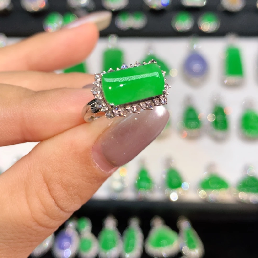 酒***子翡翠18K金镶嵌戒指