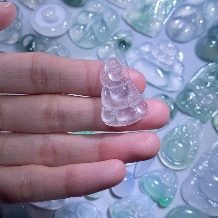 翡翠颈饰未镶嵌观音