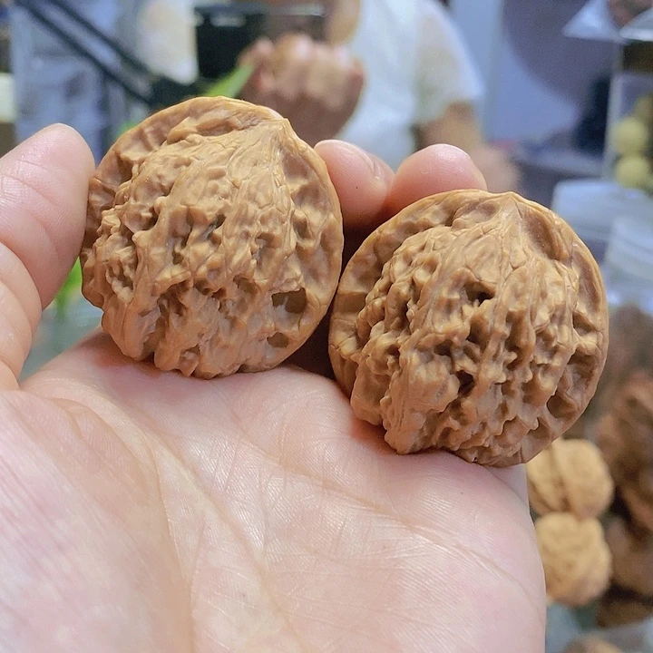 【闪购商品】文玩核桃把件40红狮子小众