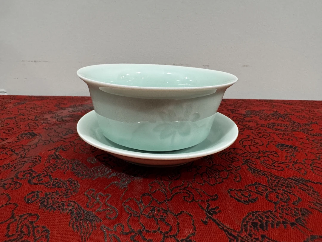 景德镇高温手作青白釉马蹄杯带雕刻一杯一托