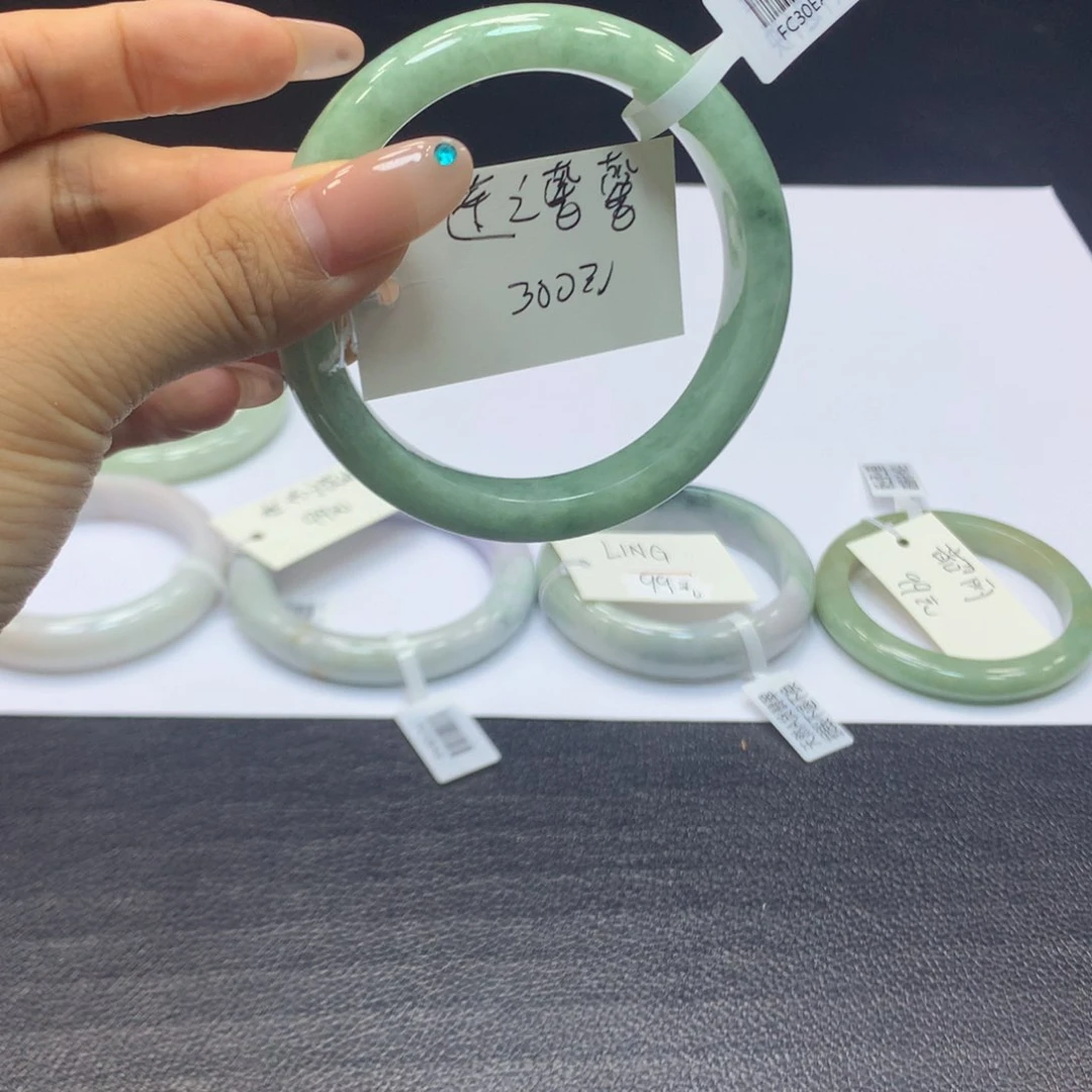 翡翠手镯未镶嵌莲**馨11