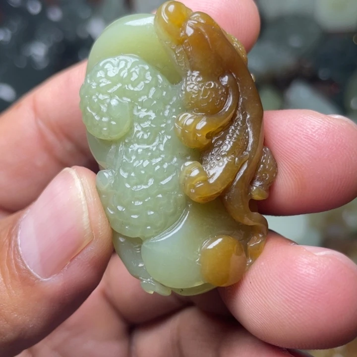 和田玉未镶嵌颈饰明****糕