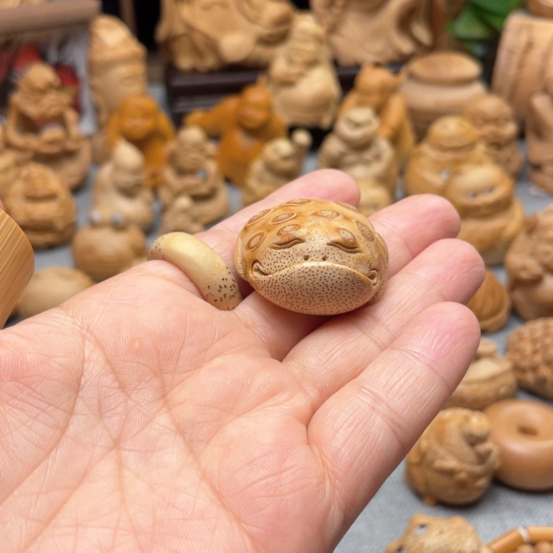 竹清*?竹根雕金蟾文玩