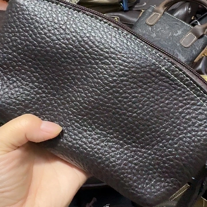 头层牛皮头层手拿包咖色