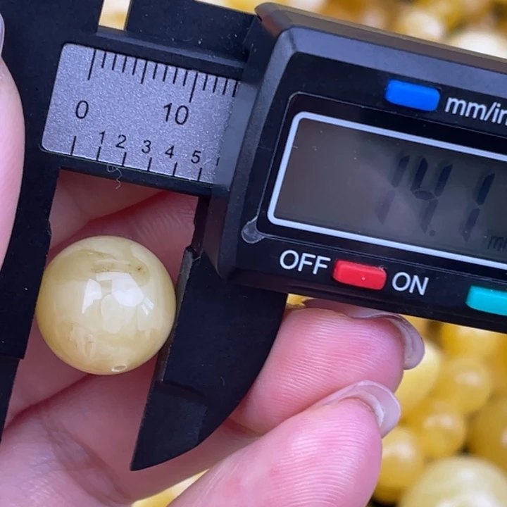 蜜蜡未镶嵌裸石393