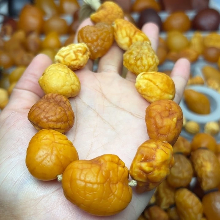琥珀未镶嵌裸石天然蜜蜡