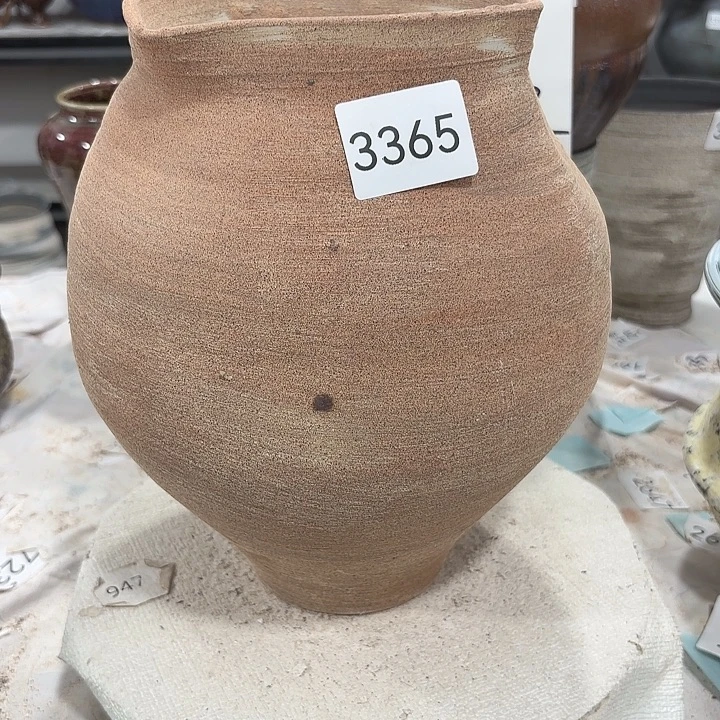 摆件高26，口13，有孔3365