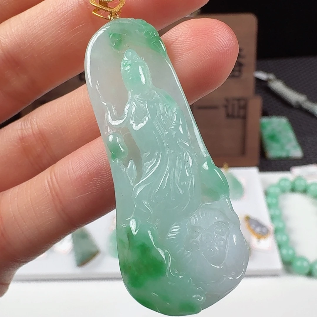 翡翠18K金镶嵌颈饰