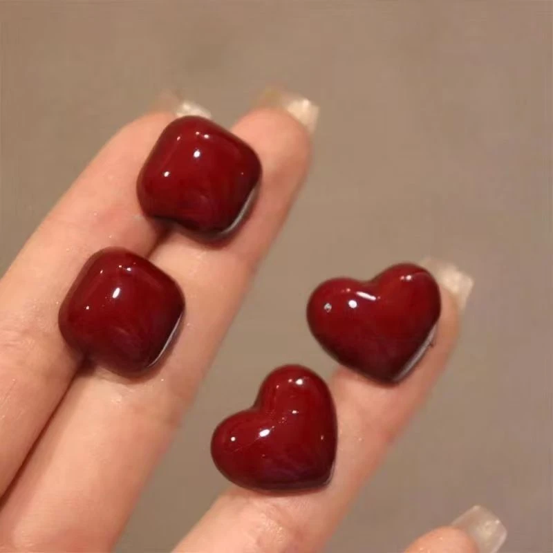 铜合金树脂耳饰 复古红色秋冬耳钉气质爱心轻奢高级新款耳饰百搭