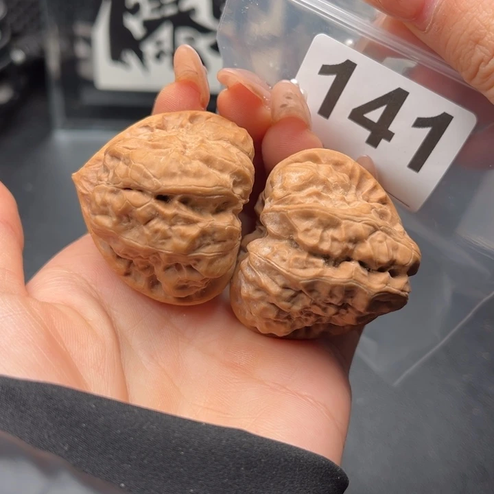 吊坠文玩核桃三角43四开背