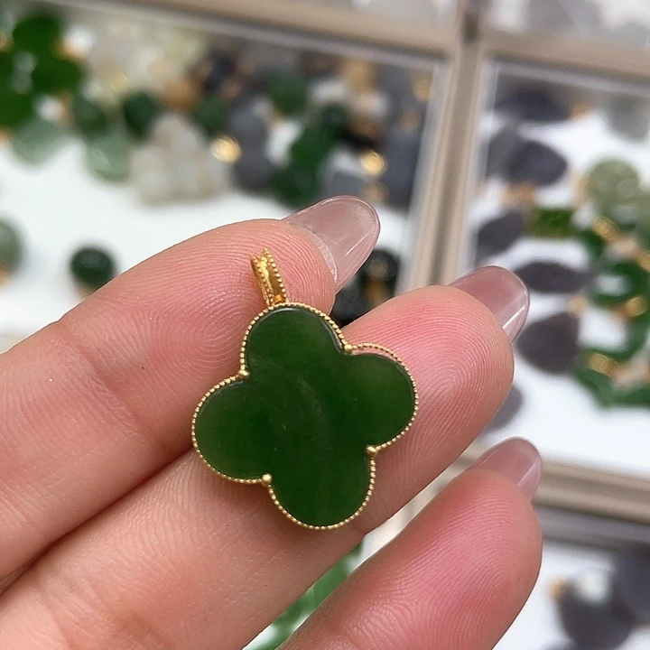 和田玉（碧玉）颈饰18K金镶嵌