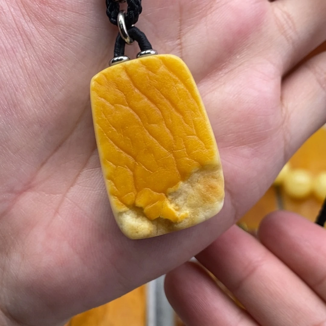 琥珀吊坠(赠链)未镶嵌