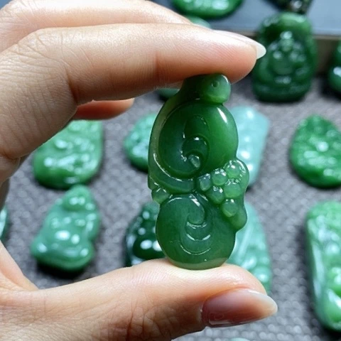 【闪购商品】颈饰未镶嵌和田玉