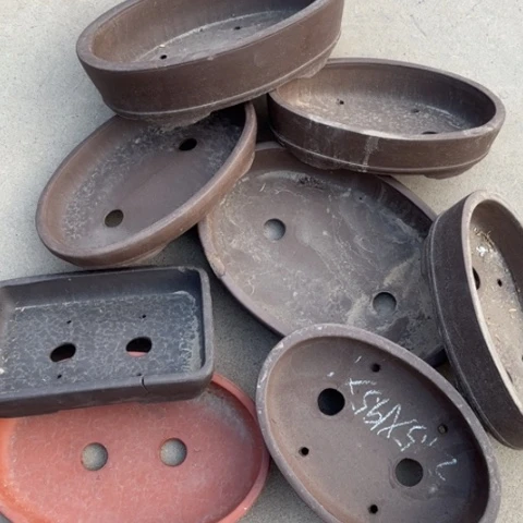 紫砂花盆100-8。    微瑕