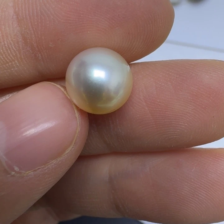 淇***洋海水珍珠未镶嵌颈饰