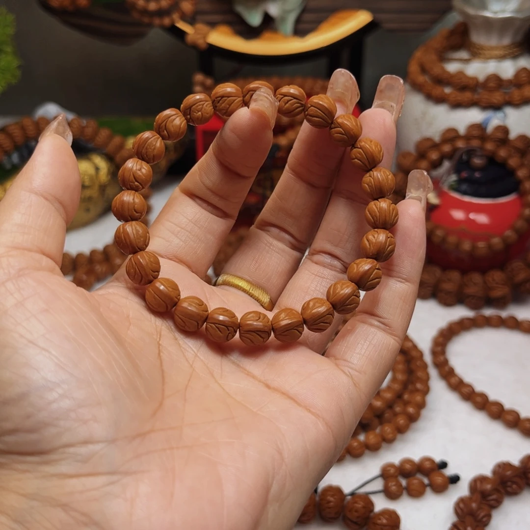 赤***修吊坠桃核0.95顶级玉龙脊单圈