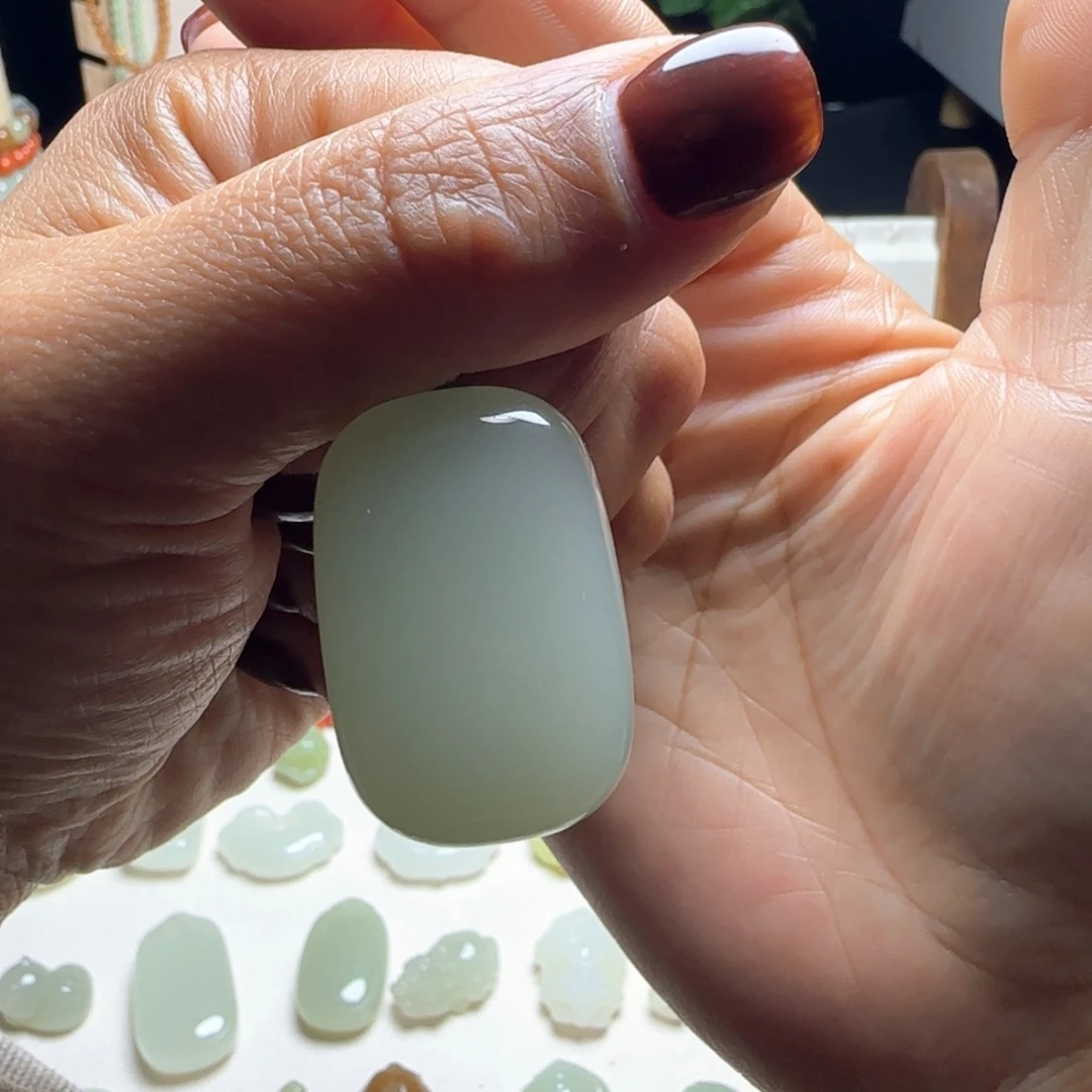 水***岚和田玉未镶嵌颈饰