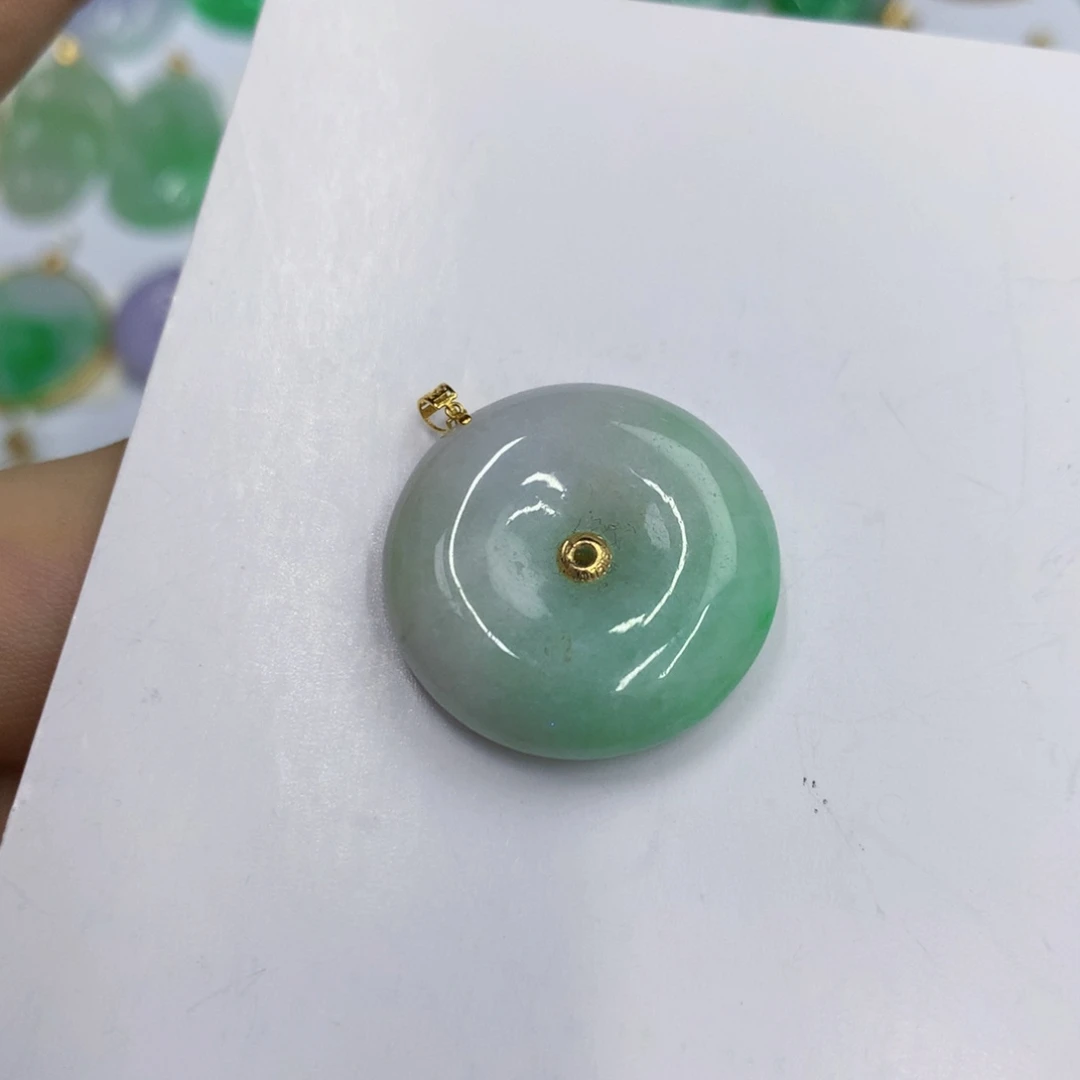 翡翠18K金镶嵌颈饰翡翠