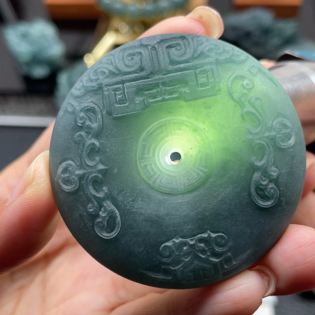 定制翡翠未镶嵌龙王翡翠