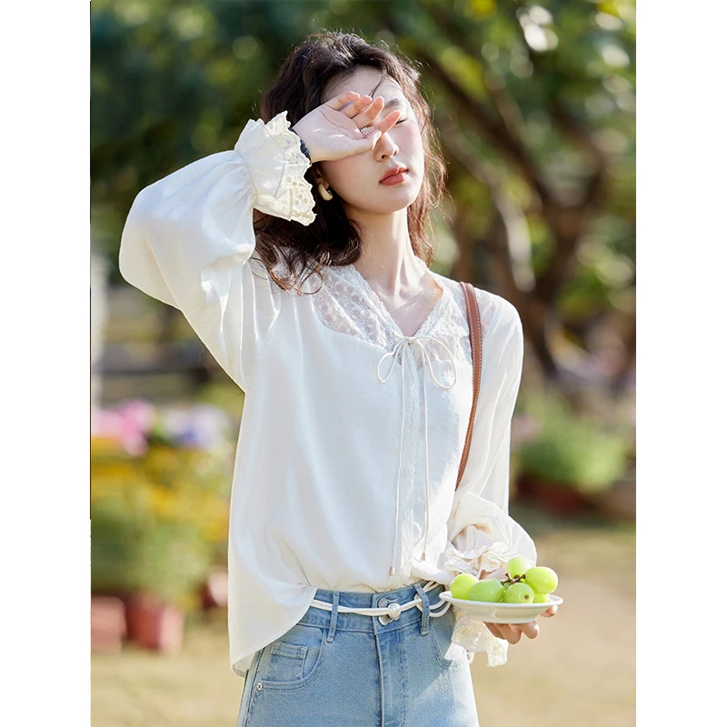 【粉丝专享】谜秀蕾丝拼接衬衫V领木耳边宽松显瘦衬衣MXE13X1713