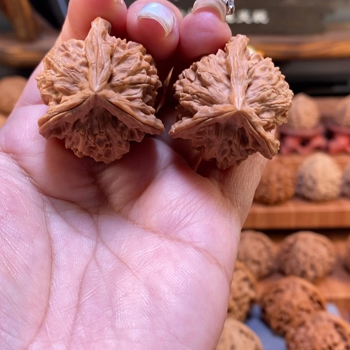 文玩核桃吊坠35盘山三棱