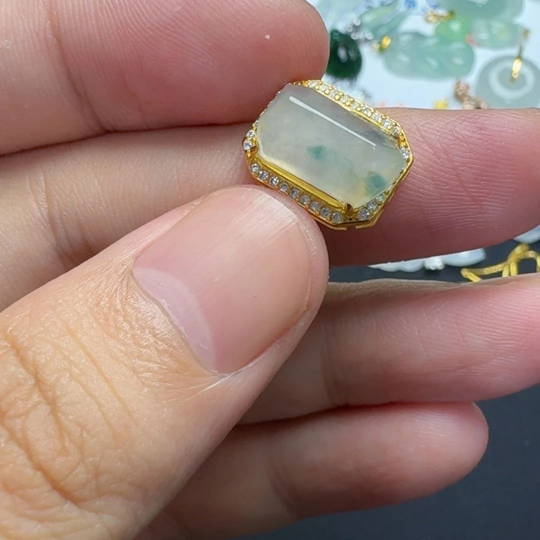 翡翠未镶嵌颈饰切割面