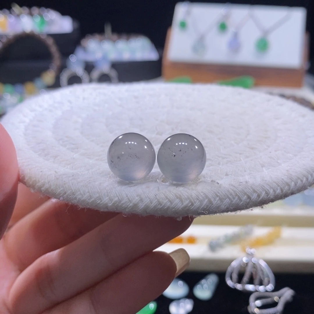 翡翠未镶嵌颈饰黑钢珠卡12