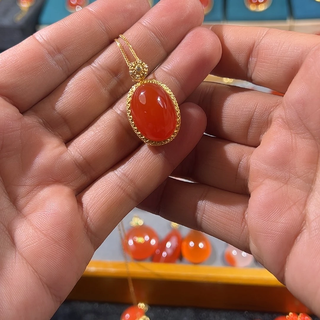南红玛瑙18K金镶嵌颈饰