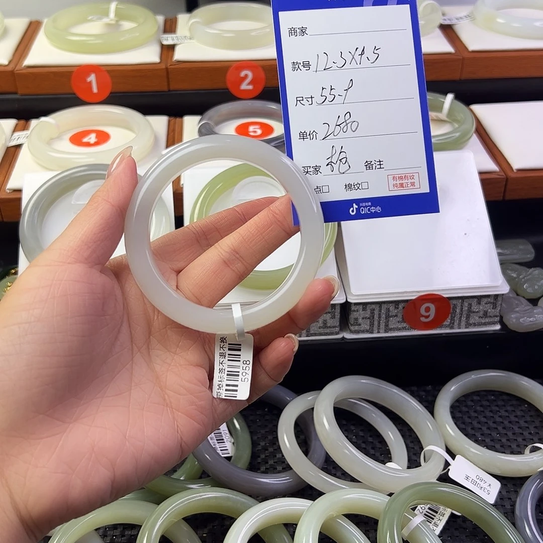 枪***猪和田玉未镶嵌手镯