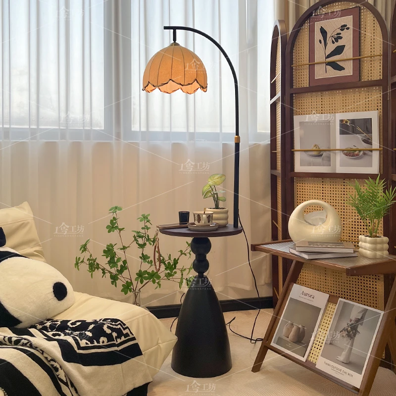 复古落地灯客厅2025新款沙发旁高级感法式卧室床头置物架立式台灯