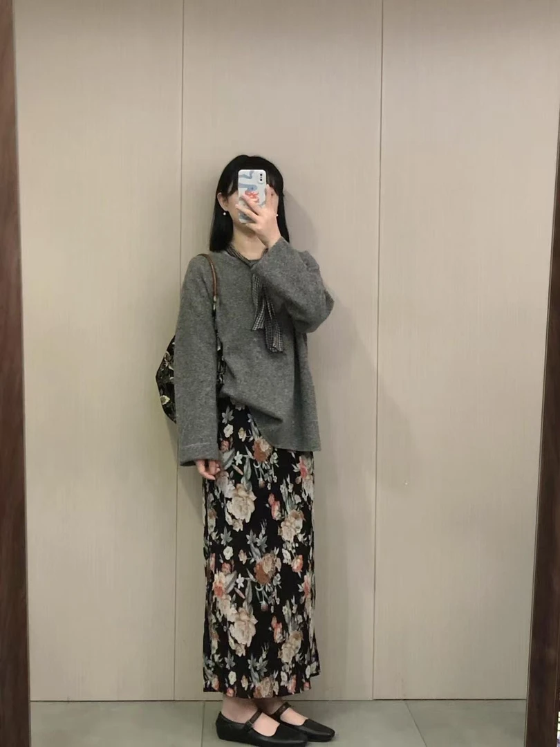 2025秋季新款韩系慵懒风灰色针织长袖上衣百搭半身碎花裙两件套装
