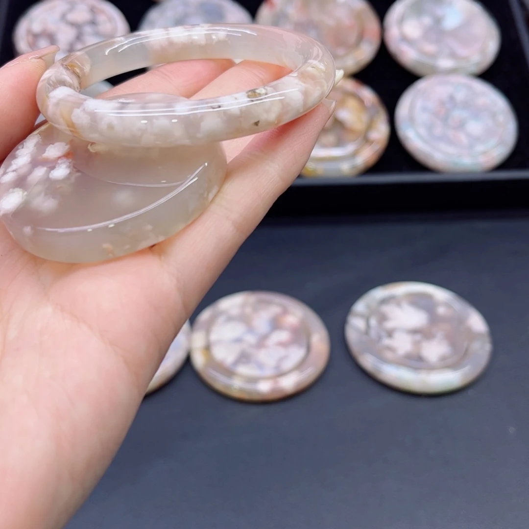 玛瑙/玉髓手镯未镶嵌52