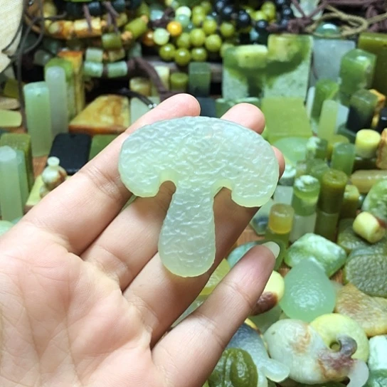 未镶嵌岫玉吊坠岫