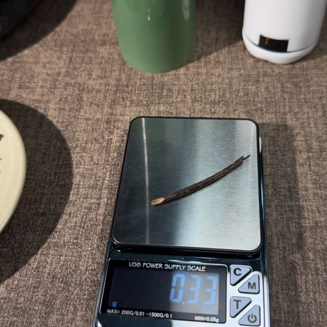沉香碎屑沉香香港树心油黑油0.32g