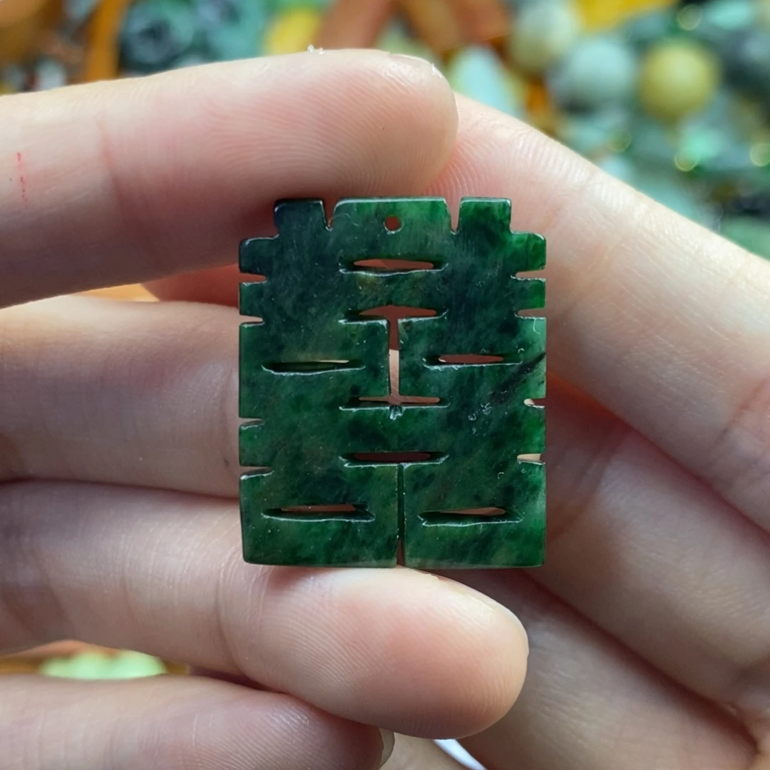 翡翠未镶嵌颈饰吊坠