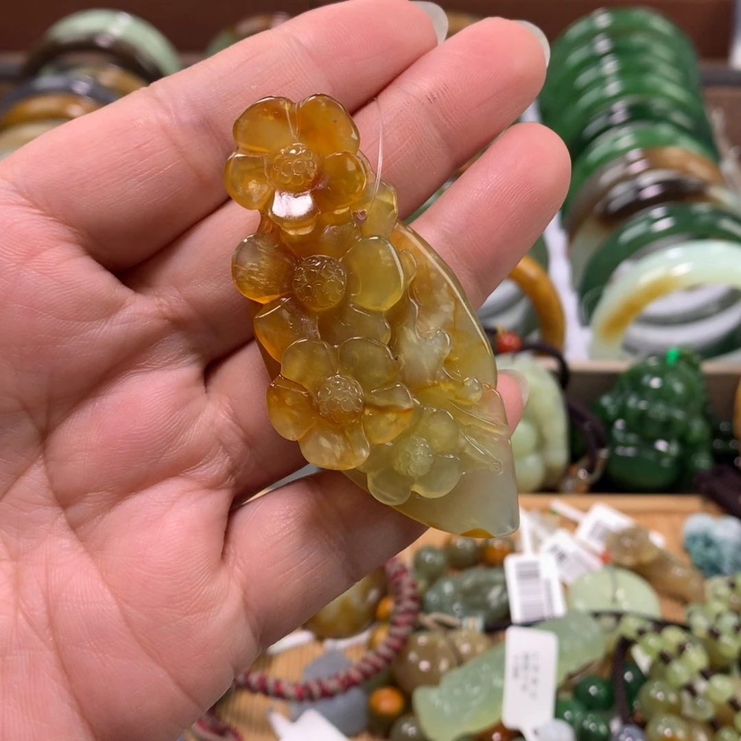 未镶嵌岫玉颈饰吊坠