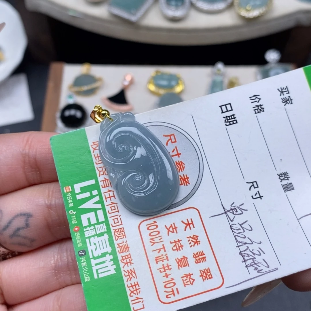 翡翠颈饰未镶嵌翡翠