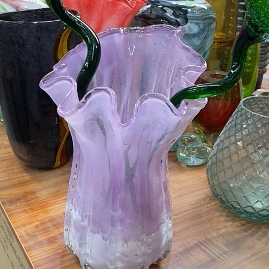 琉璃花瓶高31厘米宽17厘米