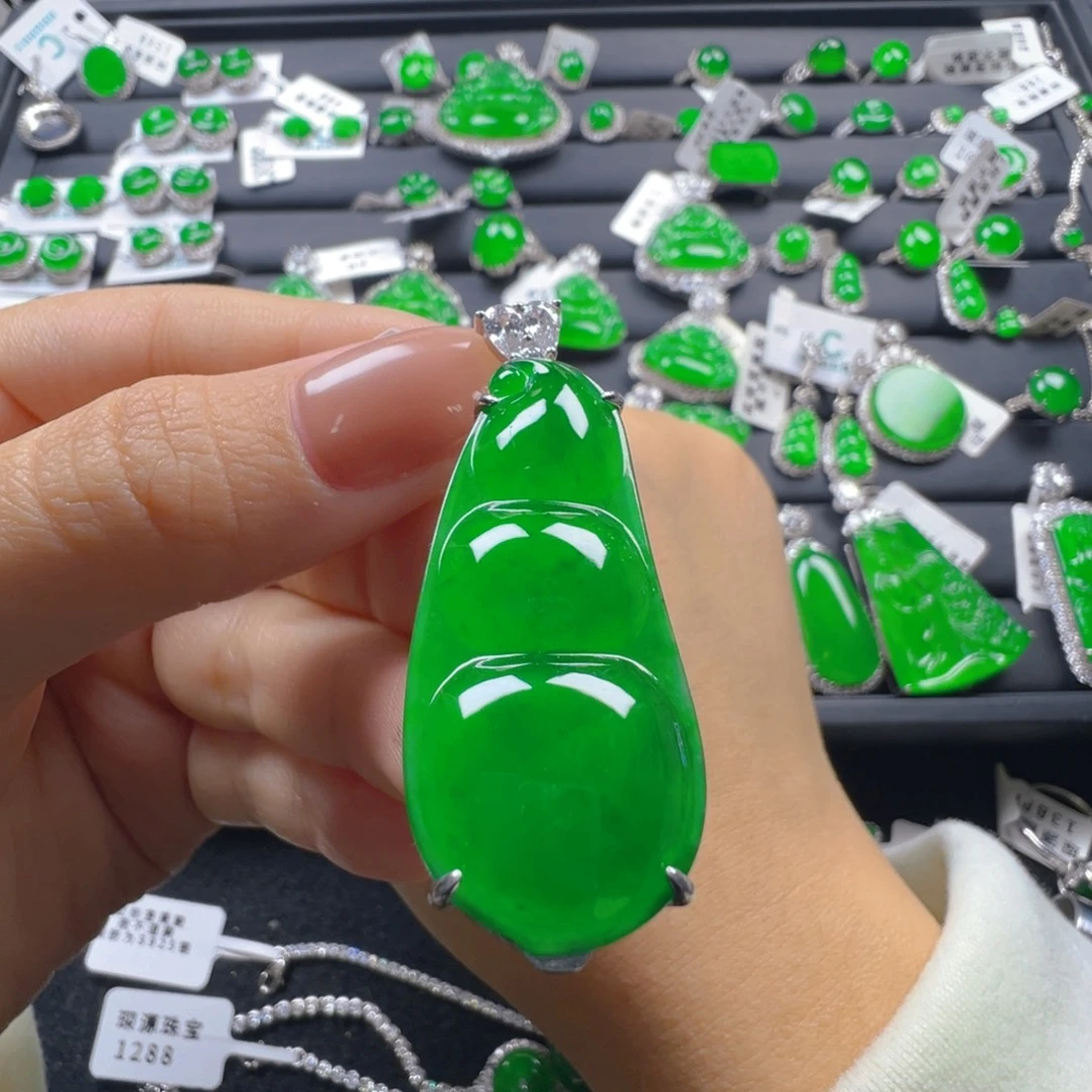 翡翠银S925镶嵌颈饰豆子
