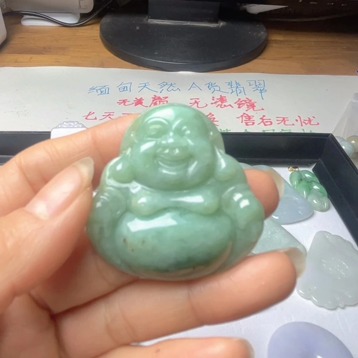 翡翠未镶嵌颈饰绿佛公