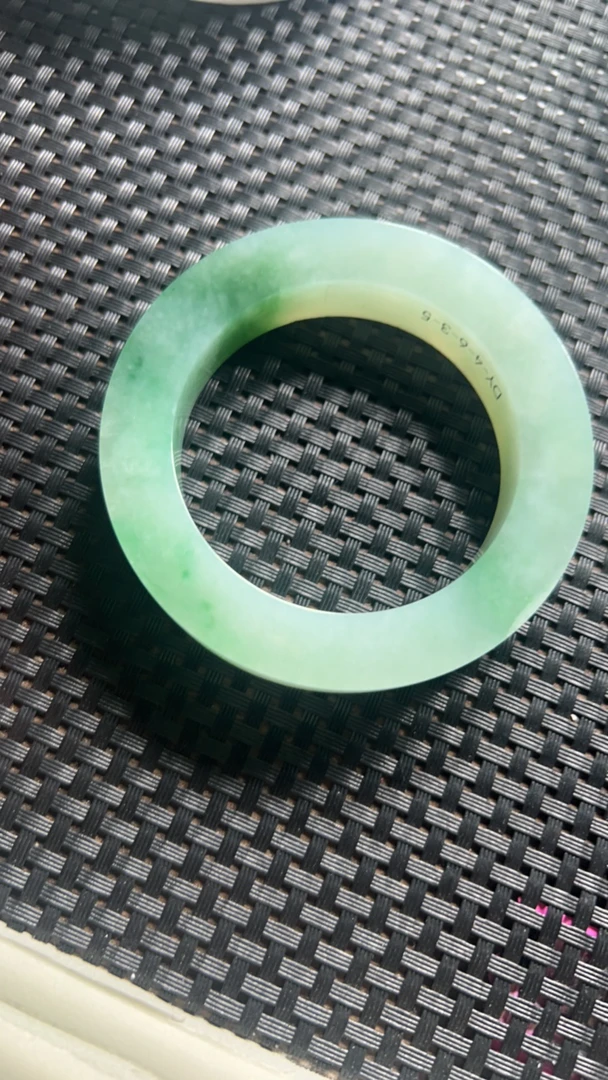 天然A货翡翠手镯定制