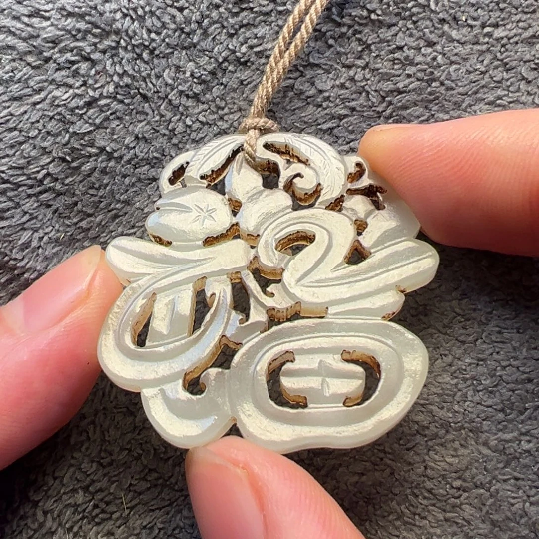 用***4和田玉未镶嵌挂件