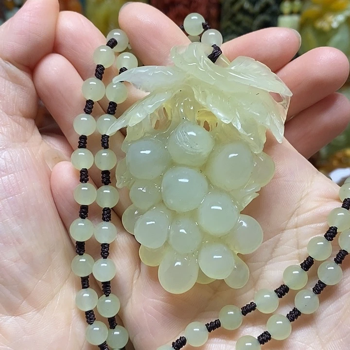 岫玉未镶嵌吊坠(赠链)