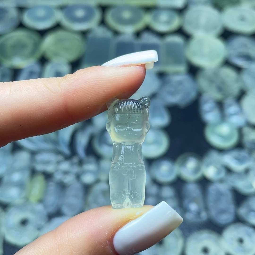 岫玉未镶嵌颈饰哪吒