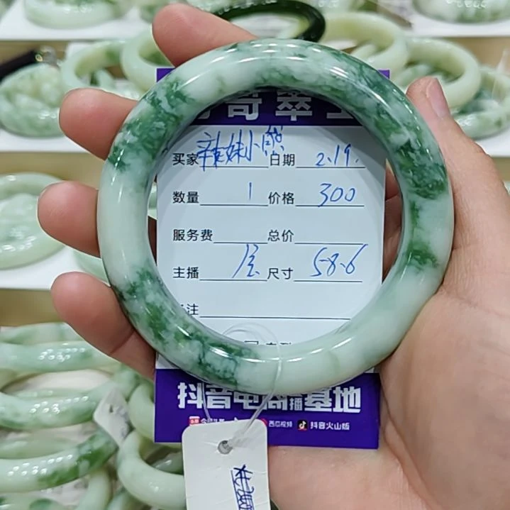 透闪石-蛇纹石玉手镯未镶嵌辣***?