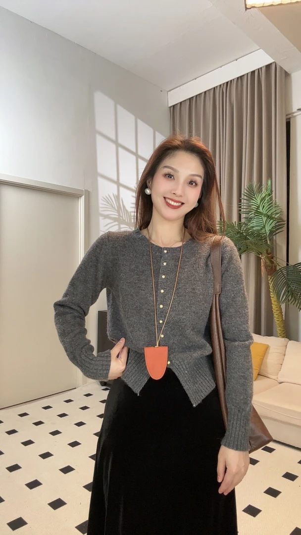 春秋新款设计修身显瘦珍珠扣百搭毛衣针织衫长袖开衫女装上衣