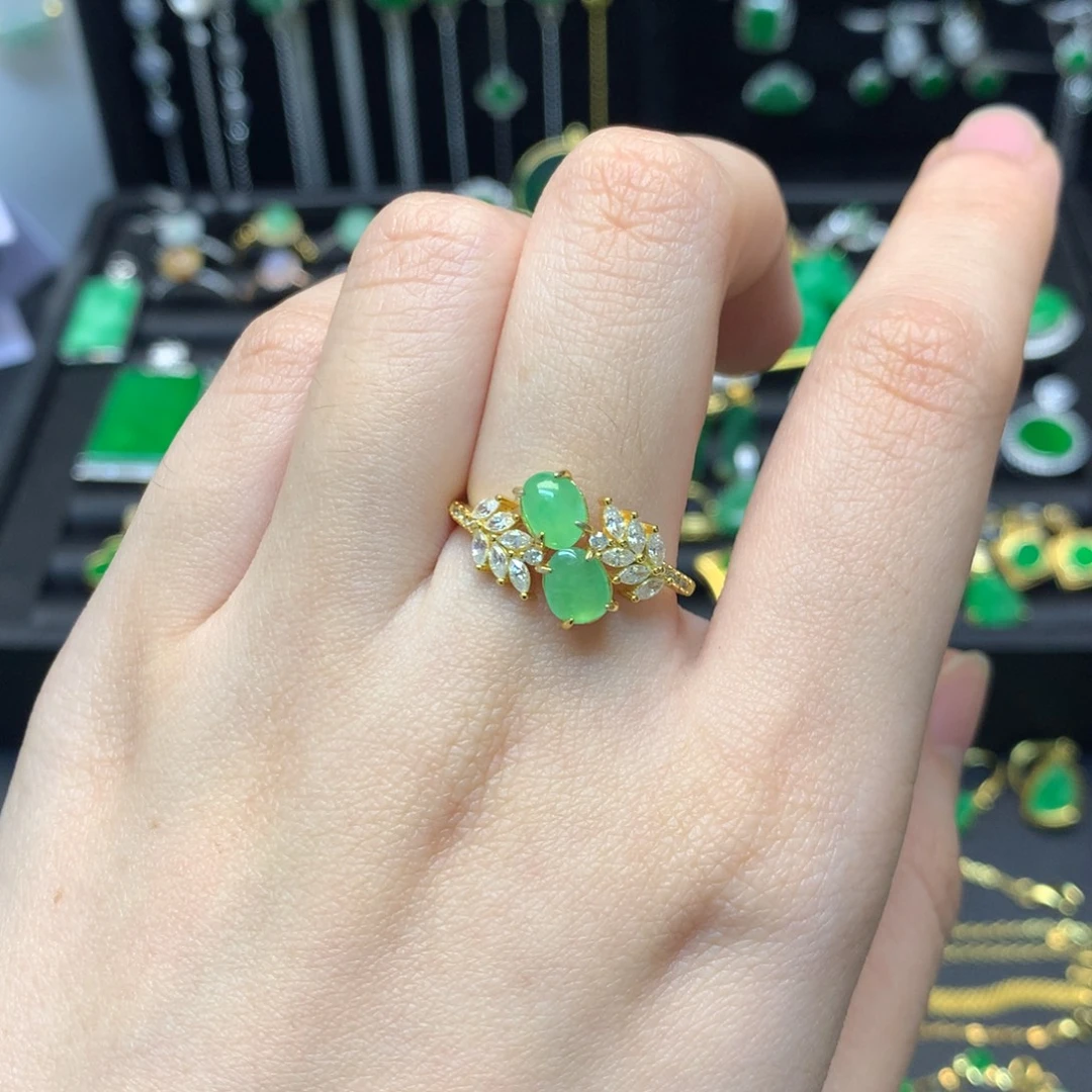 翡翠未镶嵌戒指有纹裂