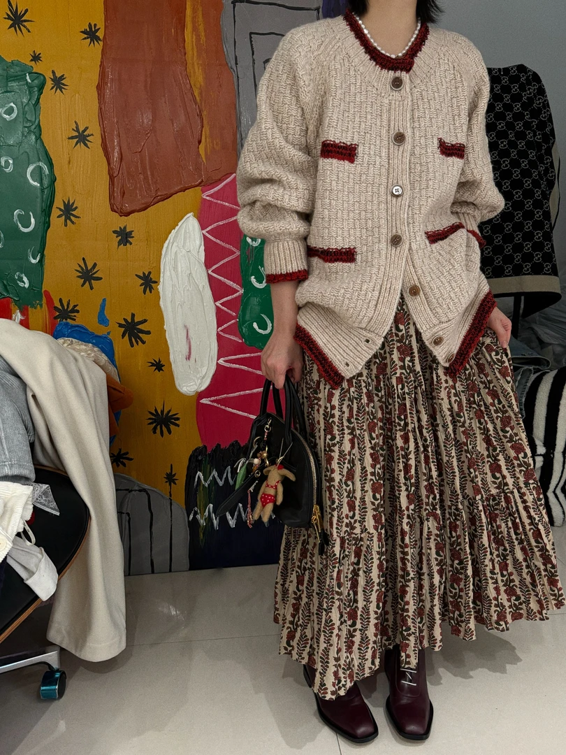 复古U领夹花针织开衫 J24M474