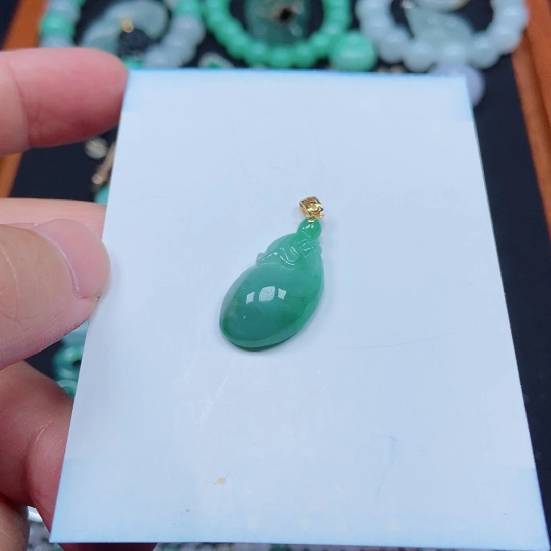 翡翠未镶嵌颈饰福袋